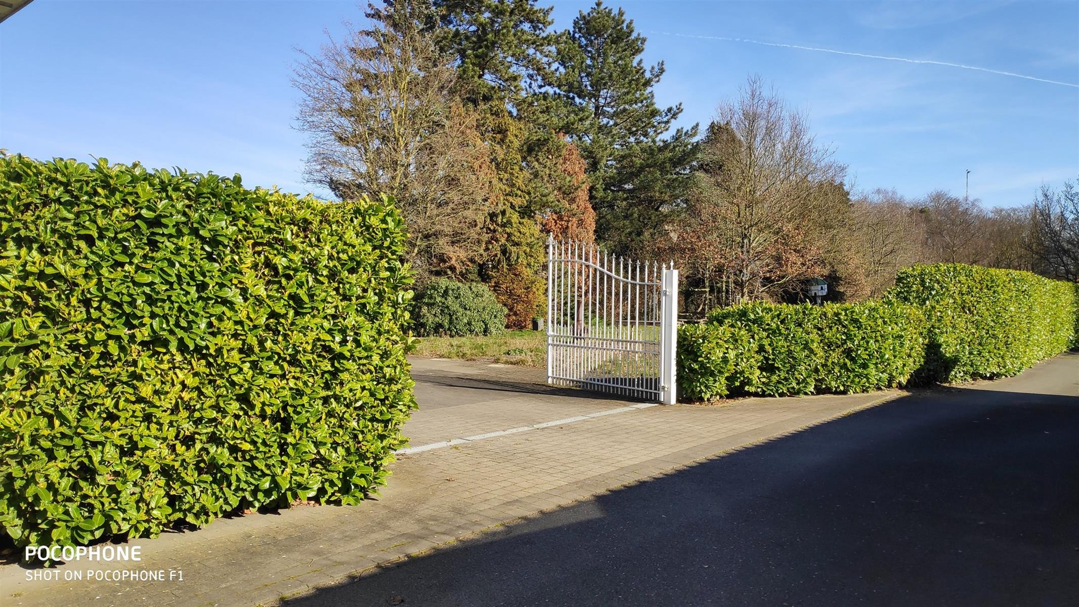 Residentieel gelegen bouwgrond op 2.084m² - foto 3