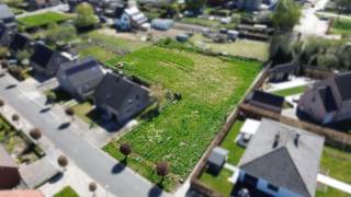 In Serskamp deelgemeente van Wichelen bieden wij u deze rustig gelegen bouwgrond voor 3 bouwloten waarvan 2 halfopen respectievelijk (427 m² - 515...