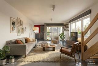 Welkom in dit ruim, energiezuinig duplex appartement te Sint-Pieters-Leeuw/Ruisbroek. Het appartement bevindt zich op de eerste en tweede verdieping van het gebouw, met een zolderverdieping. Op de eerste verdieping vind je een inkomhal met apart toilet, de ruime open leefruimte - volledig omgeven met grote ramen die veel natuurlijk licht binnenlaten - en de keuken, die volledig voorzien is met kwaliteitstoestellen, ideaal voor wie graag comfortabel kookt. Aansluitend aan de keuken is nog een praktische berging. Via de leefruimte heb je toegang tot het terras. Op de tweede verdieping bevinden zich 3 ruime, mooi verlichte slaapkamers, 2 badkamers - één met ligbad en dubbele wastafel, en één met inloopdouche. Verder bevindt er zich nog een apart toilet en een praktisch waskot. Als bonus beschikt het appartement nog over een volledig ingerichte/leefbare zolderverdieping van maar liefst 35m2. Het appartement is perfect gelegen, dichtbij alle voorzieningen en openbaar vervoer. Centrale verwarming op gas met recent vernieuwde ketel en conforme elektrische keuring. INBEGREPEN IN DE PRIJS: 2 KELDERS EN GARAGEBOX. Mis je kans niet om deze duplex te bezoeken en neem met ons contact op. We kijken ernaar uit jullie te verwelkomen. 