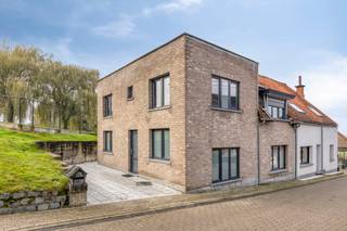 Gezellige woning op een zeer rustige locatie in Asse (Asse-ter-Heide). Ze is gelegen in dichte nabijheid van winkels/warenhuizen, openbaar...
