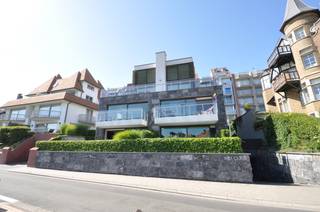 Deze garage in een moderne villaresidentie Nid Clair ligt aan de minigolf en op een paar meter van het strand in Duinbergen. Met afmetingen van...