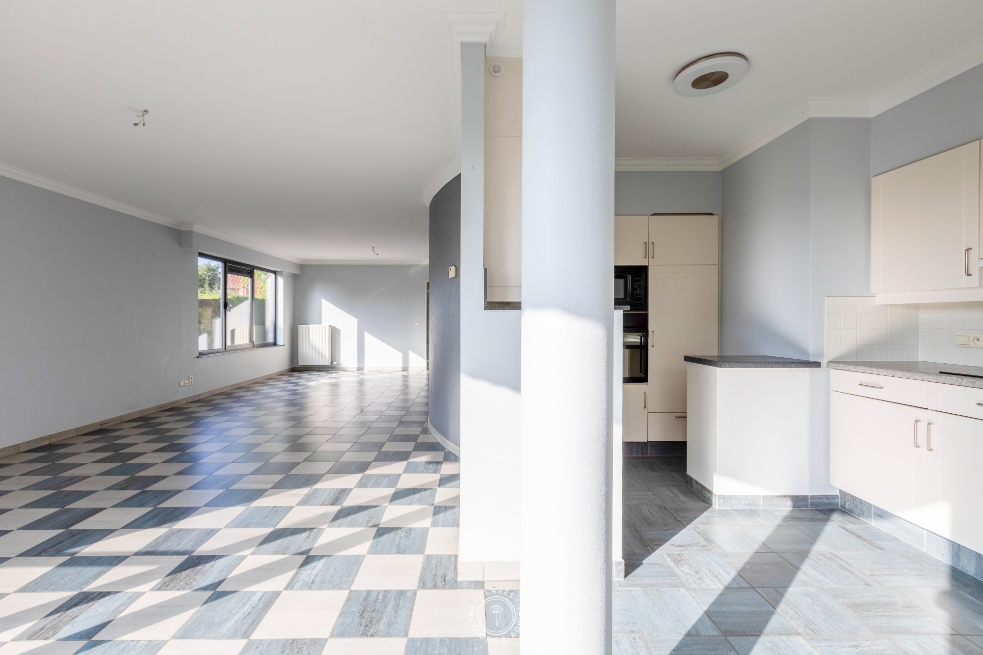 Ruim gelijkvloers appartement met drie slaapkamers - foto 5