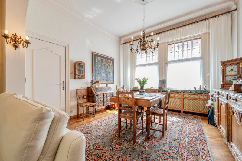 PRACHTIGE INTERBELLUM EIGENDOM IN EEN VAN DE MOOISTE STRATEN VAN DE STAD - foto 5