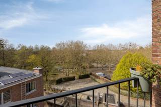 Ce studio rénové à Louvain est situé en plein centre-ville et bénéficie d’une vue agréable sur le parc verdoyant de la Dyle. Avec une...