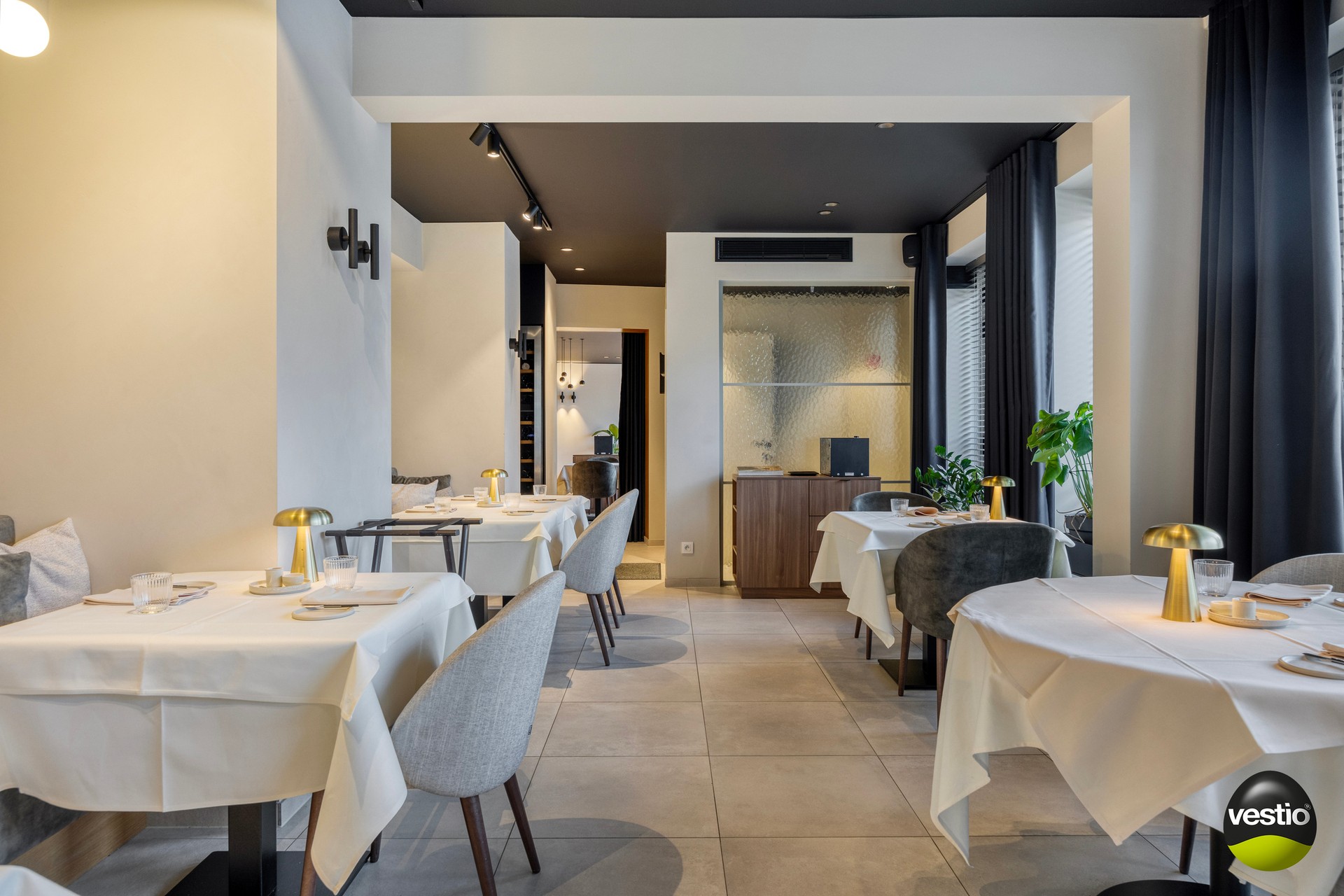 Handelshuis met absolute topligging en verhuurd bovenliggend appartement in hartje Alken. - foto 4