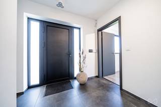 Visites et renseignements au 0484/06.1000PROPRIÉTÉ CONTEMPORAINE D’EXCEPTION À TROOZPEB A • Construction récente 2021 • Prestations haut de gamme •...