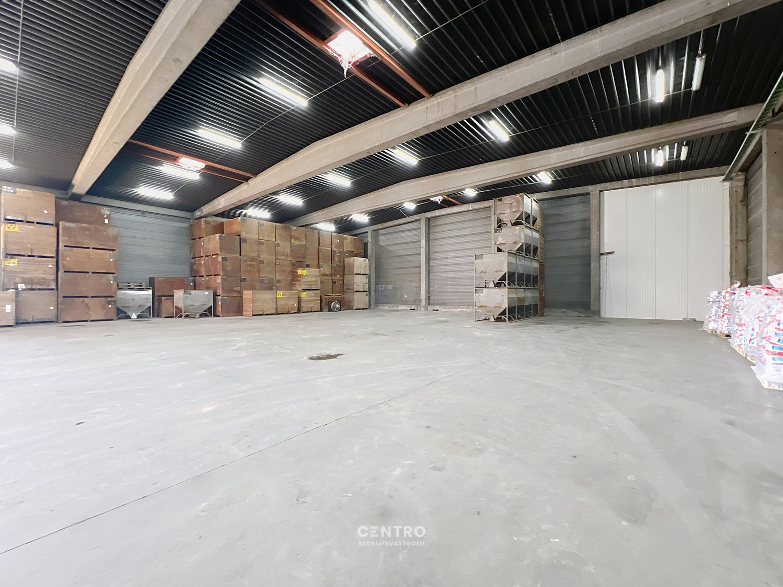 Magazijn van 830m² (met poort van 11m breedte) TE HUUR , te Kerkhove (Avelgem). - photo 5