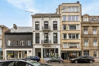 We vinden dit commercieel gelijkvloers terug in een karaktervol en goed onderhouden gebouw op de gegeerde Mechelsesteenweg recht aan het...