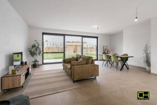 Ontdek deze energiezuinige NIEUWBOUW HALFOPEN BEBOUWING gelegen te Elsakker 10, een rustige en kindvriendelijke woonwijk. Hier geniet je van...