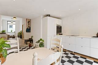 Gelegen in de levendige Dambruggestraat, vlak bij Park Spoor Noord, biedt deze ruime rijwoning de ideale mix van authentieke charme en...