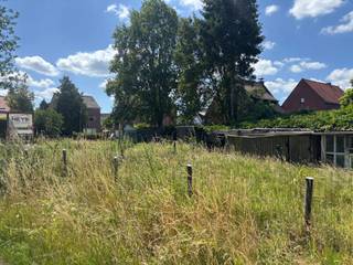 <p>Bouwgrond met een oppervlakte van 665m² te Essen-centrum, voor het oprichten van een vrijstaande woning! Het betreft hier een interessante locatie, zijnde uiterst centraal, in de nabijheid van alle nodige winkels/voorzieningen, een kindvriendelijke straat en vlakbij allerhande uitvalswegen!</p>