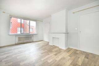 MOLENBEEK-SAINT-JEAN, Mettewie district, beautiful studio apartment with ± 32m² of living space located on the 3rd floor. It comprises: entrance hall, main room, semi-equipped kitchen, bathroom, storage room and cellar. All surface areas are given as an indication only. PEB: G, 103kg/ (m²/year). INFORMATION TREVI NORD: 02.410.10.30.
Visit our Facebook page Trevi Nord