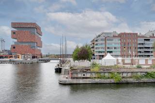 Exclusief wonen aan de Jachthaven met zicht op het MASDit uitzonderlijke appartement combineert een unieke ligging met verfijnd design en subliem...