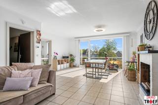 Dit verzorgd en lichtrijk appartement bevindt zich op de 2e verdieping (lift aanwezig) van residentie Molenhoek in Gijzegem, een deelgemeente...