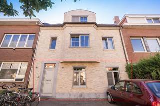 <p><span>Ground-floor 2-bedroom apartment with garden in Mechelen</span></p><p><span>This charming ground-floor apartment is located in a quiet cul-de-sac, within walking distance of the city centre.</span></p><p><span>You enter through the entrance hall with cloakroom. The apartment features a bright open living area with an open kitchen. The kitchen is fully equipped with a stove, extractor hood, oven, refrigerator, dishwasher, and ample storage space. Through the sliding window in the living area, you have access to the sunny garden with terrace ideal for relaxing.</span></p><p><span>The apartment offers two spacious bedrooms of 19 m² and 13 m². Additionally, there is a practical storage room with connections for a washing machine and dryer, a guest toilet, and a spacious bathroom with bath/shower combination and double sink.</span></p><p><span>The location is a major asset: quiet yet central, with shops, schools, public transport, and main access roads nearby.</span></p><p><span>Available from May 1, 2026.<br />No common charges. </span></p><p><span> </span></p><p><span> </span></p><p><span> </span></p>