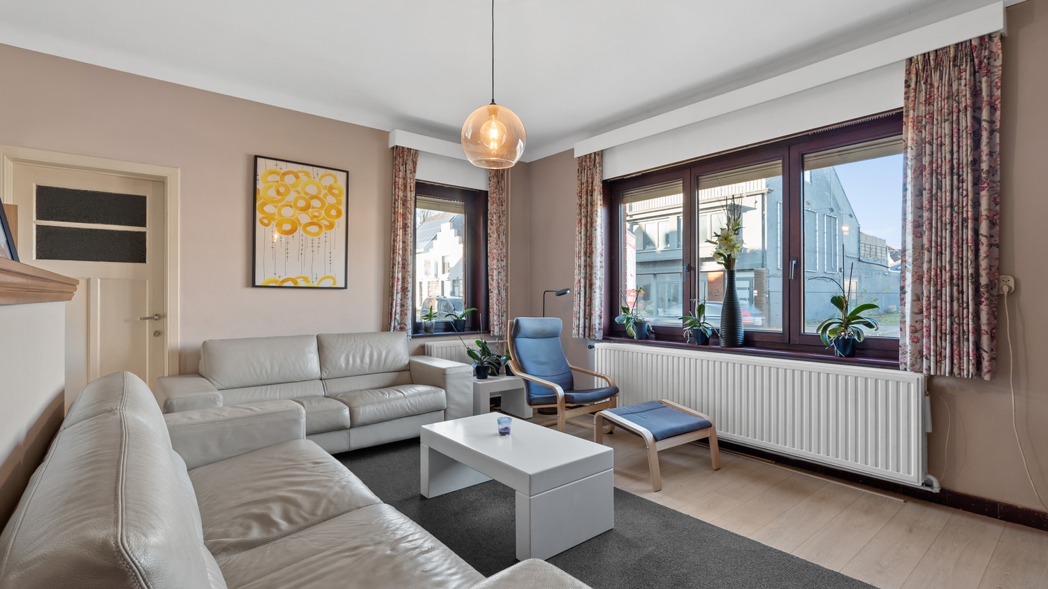 Te renoveren halfopen bebouwing met 2 slaapkamers. - foto 2