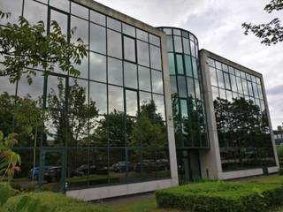 Kantoorgebouw met zeer goede bereikbaarheid. Gelegen aan de Brusselse Ring.<br /> <br /> Kosten en taksen: Op aanvraag.