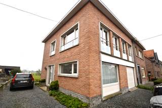MAAK ONLINE UW AFSPRAAK VIA WWW.IMMOBOSS.BEInstapklare bel-etage woning, gelegen in het rustige Eke-Landuit.Deze woning bestaat op het gelijkvloers...