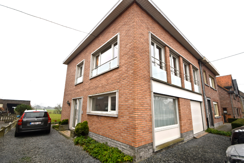 Zeer ruime halfopen bel-etage-woning met tuin! - photo 1