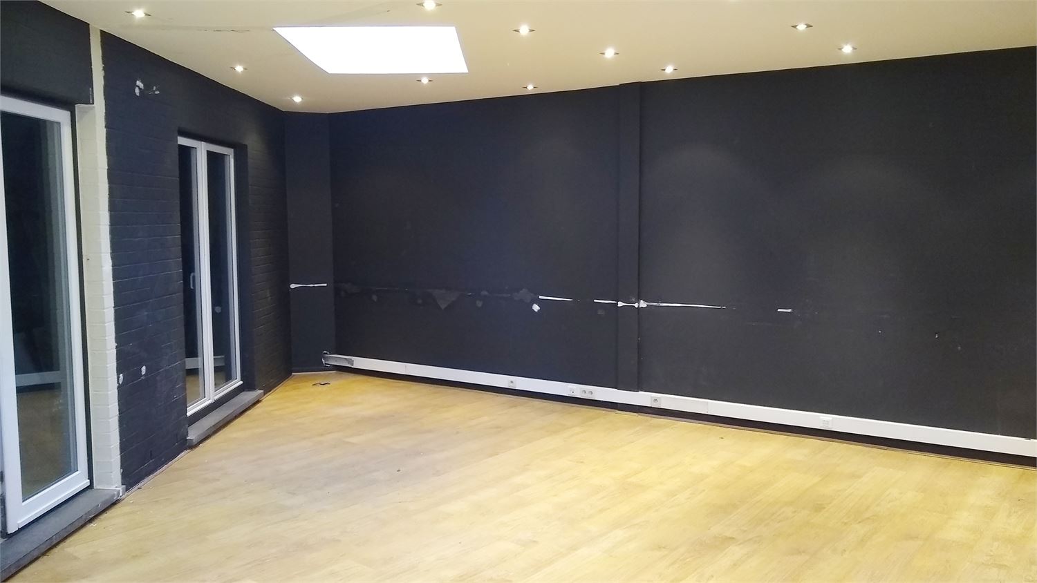 Commercial à louer à Asse - photo 5