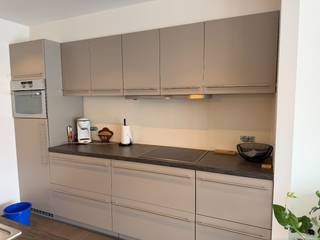 Mooi verzorgd en instapklaar appartement, gelegen in de jonkerschovestraat. Dit aangename appartement beschikt over een lichtrijke leefruimte, twee slaapkamers, een verzorgde badkamer met dubbele lavabo, een praktische wasruimte en een klein balkon waar je rustig kan genieten van de buitenlucht. Dankzij de verzorgde afwerking en de gunstige ligging, dicht bij winkels en andere voorzieningen, is dit appartement de ideale woonst voor wie comfortabel wil wonen. <br />exclusief syndic (50 euro) en garage (55 euro) <br /><br /><br />📞 Interesse? Contacteer Thijs of Nina <br />📲 051 57 54 61<br />📧 thijs@grouptrybou.be<br /> | friedel@grouptrybou.be<br /> | nina@grouptrybou.be