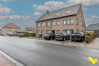 Dit appartement (2e verdiep) in het centrum van Dessel omvat volgende troeven:<br /><br />*Elektrische keuring: conform tot 2049!<br />*EPC: 206 (C-label)<br />*Asbest: geen asbest aanwezig!<br />*54² bewoonbare oppervlakte<br />*keuken, woonkamer, badkamer, 1 slaapkamers.<br />*vrije buitenstaanplaatsen aanwezig voor de wagen<br />*momenteel verhuurd - interessant voor investeerders<br />*gelegen nabij winkels/dorpscentrum/brasserie/bibliotheek/apotheek/etc<br /><br />Wenst u meer info of een vrijblijvende bezichtiging, contacteer dan ons kantoor te Mol op het nummer 014300208.