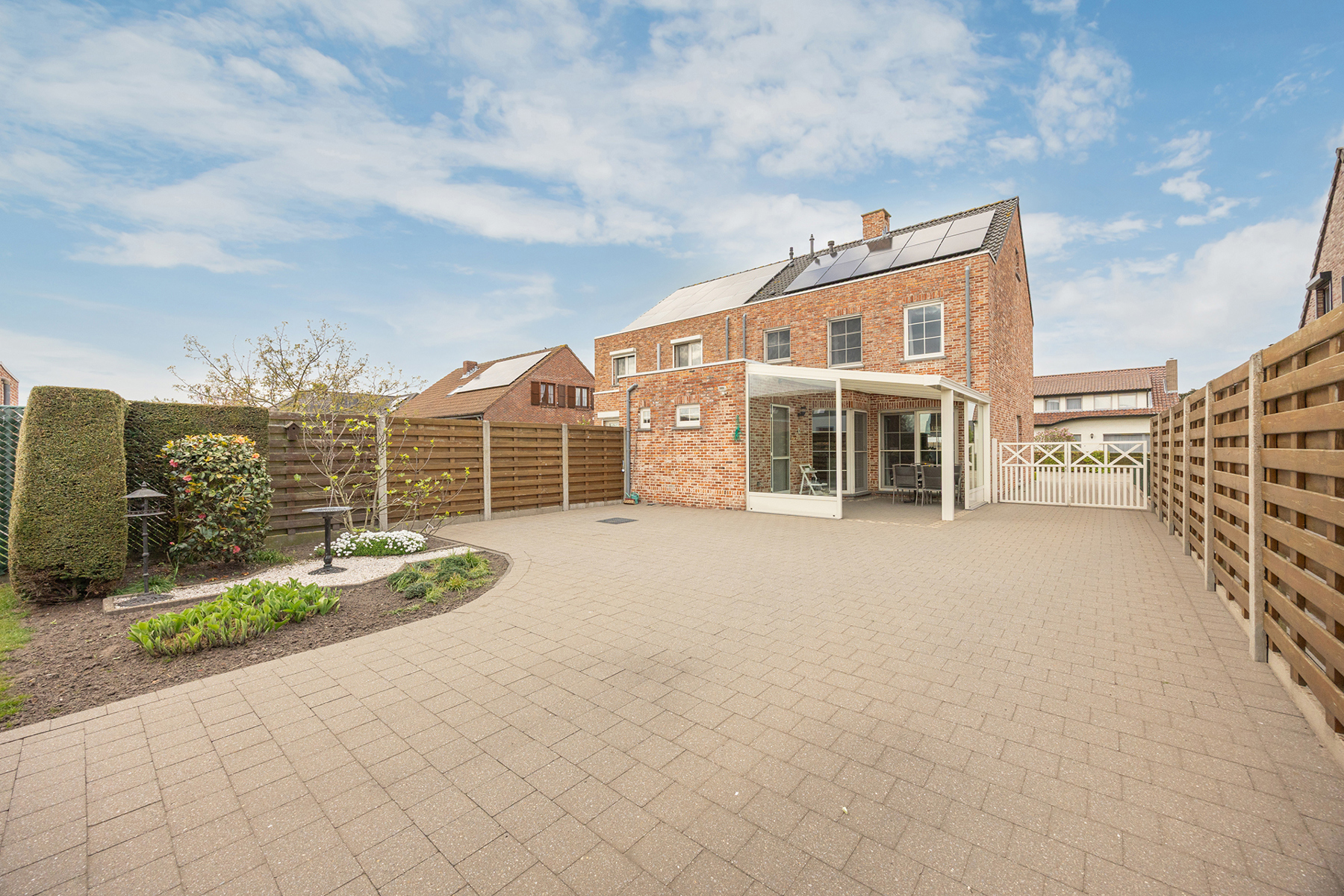 Rustig gelegen halfopen woning met mooie tuin - foto 2