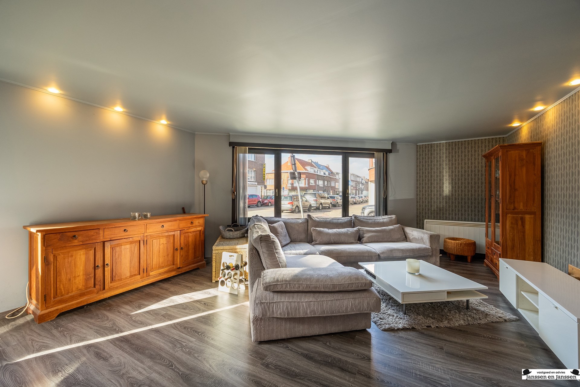 Deels gerenoveerd appartement in het centrum van Merksem! - foto 5