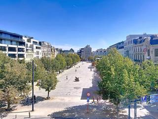 Gelegen op één van de meest prestigieuze pleinen van Gent, bieden wij dit prachtig en lichtrijk appartement aan op de Kouter. Wonen op de Kouter...