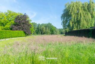 VALIMMAS verkoopt dit schitterend gelegen perceel bouwgrond voor een alleenstaande villa.... Cfr. verkavelingsvergunning dd 19/03/1965 met...