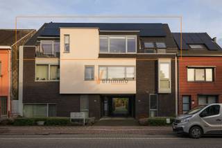 Dakappartement met riant dakterras (+40 m²) en 2 garageboxenOp de tweede verdieping (zonder lift) van een recente residentie (ca.10 jaar oud) ontdek...