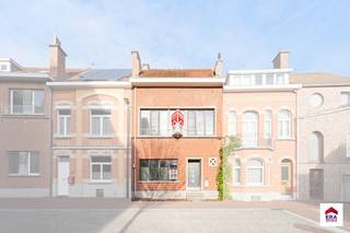 Te koop: ruime gesloten bebouwing in het centrum van Wemmel, op wandelafstand van winkels en openbaar vervoer. Deze woning uit 1949 biedt een ideale...