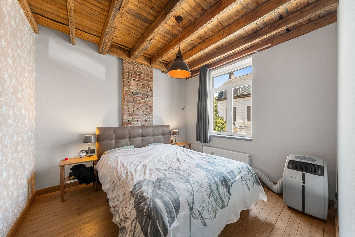 Gerenoveerde gezinswoning met 4 slaapkamer en gezellige stadstuin - foto 4