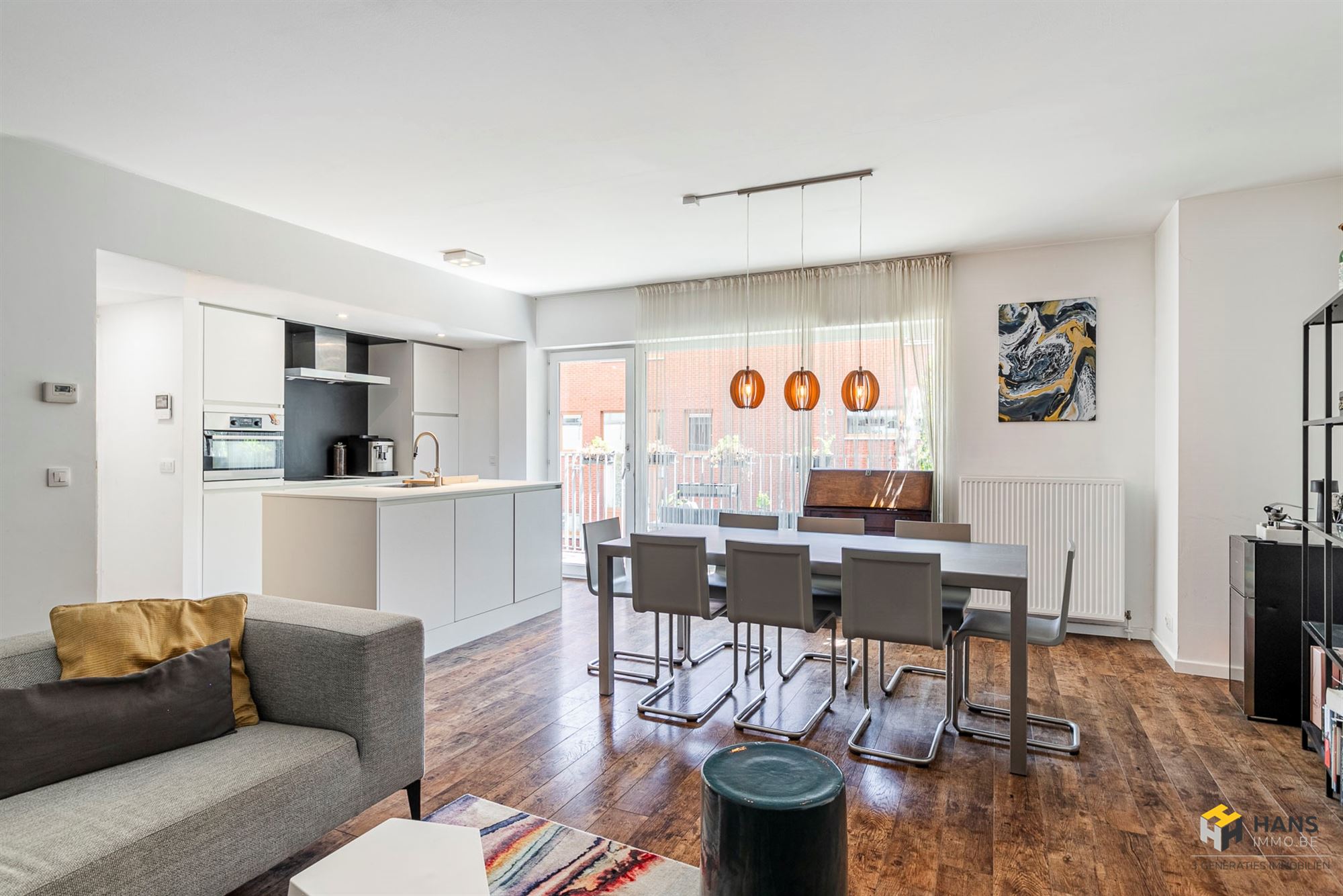 Instapklaar appartement (79 m²) met 2 slaapkamers, autostaanplaats en terras (10 m²) in Antwerpen (2000). - foto 1