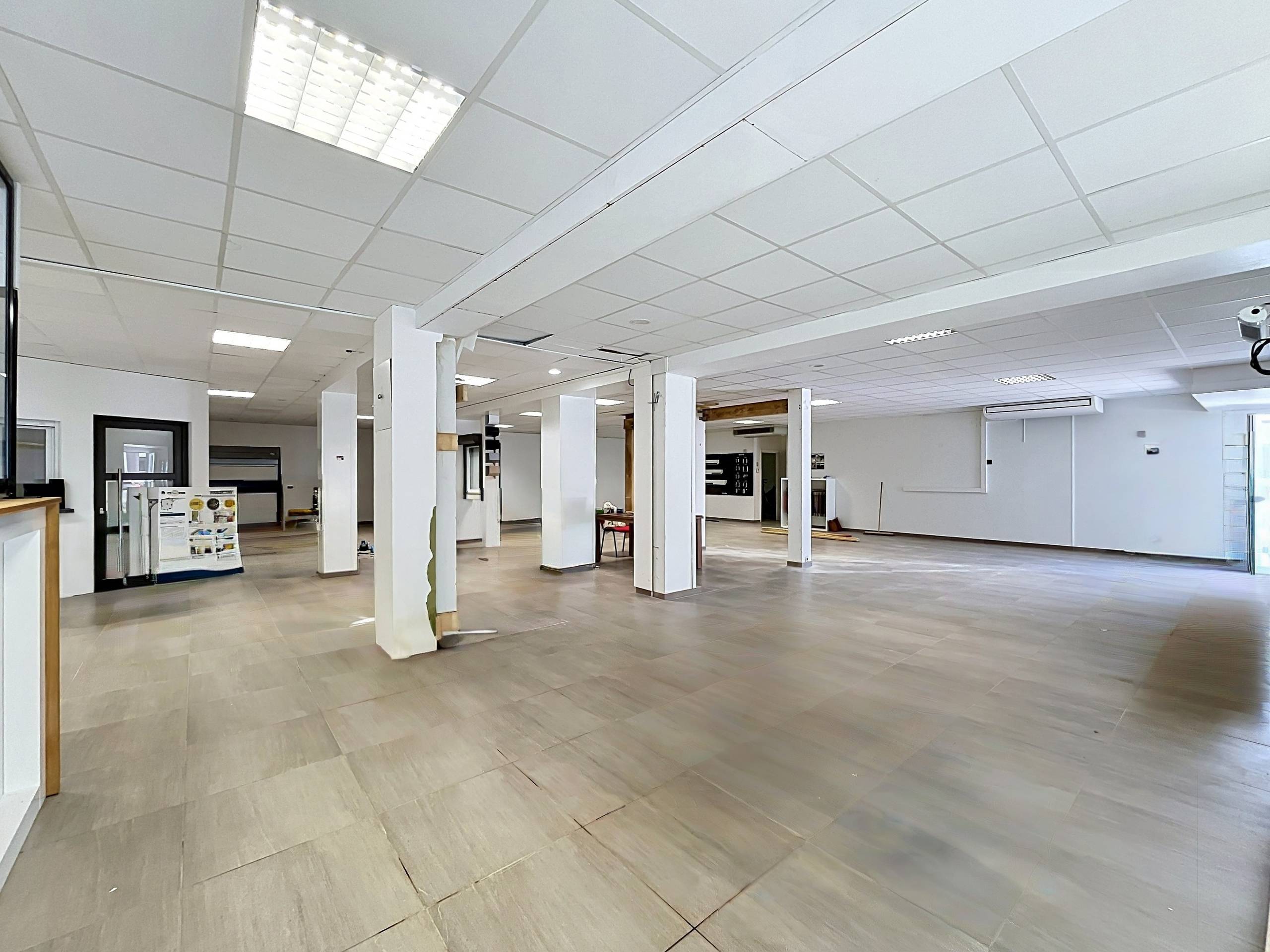 Ruime en centraal gelegen commerciële ruimte te Pajottegem - foto 4