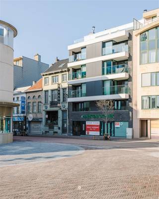 SINT-NIKLAAS - Op zoek naar een centraal gelegen kantoorruimte of handelspand? Kijk dan snel even verder! Enkele troeven op een rij: * Centrale...