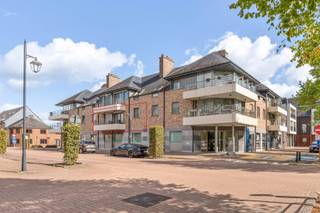 Energiezuinig 3-slpk appartement met 2 terrassen, gelegen in het centrum van Leopoldsburg, temidden verschillende horecazaken en winkels, scholen...