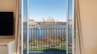 Res. Palermo. Top-luxueus gerenoveerd hoekappartement met prachtig zicht over het Zegemeer, ideaal gelegen vlakbij Zeedijk en op wandelafstand van...