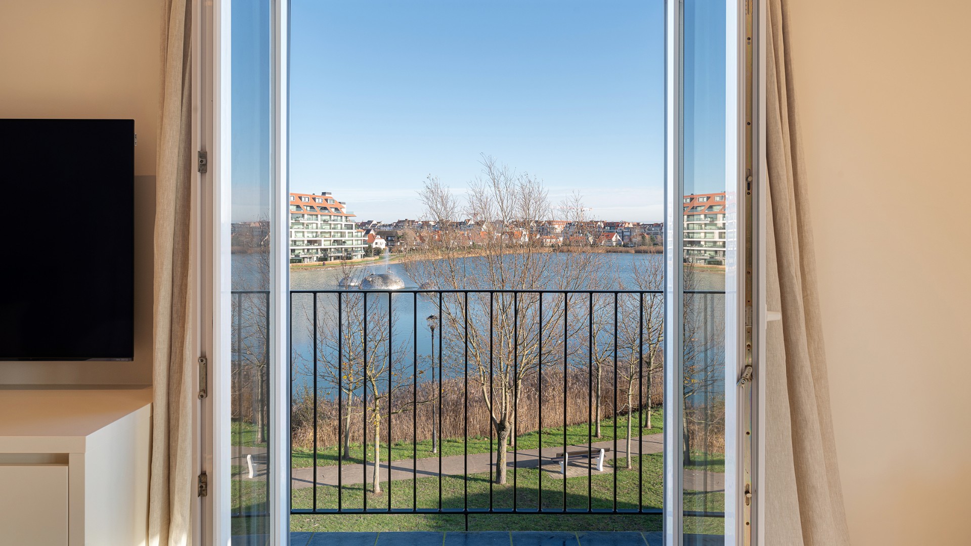 Top-luxueus gerenoveerd hoekappartement met prachtig zicht over het Zegemeer - foto 3