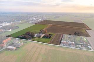 Hoeve met mooie blokken aanpalend akkerland te koop te LievegemDe hoeve ligt in zeer mooi landelijk gebied, nabij centrum Zomergem.De woning is zeer...