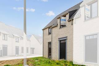 In de Koning Boudewijnstraat in Lauwe, in het woonproject Korenhof bieden wij momenteel deze prachtige halfopen bebouwing (lot 6) in een...