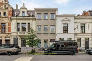 Leuke en verassend ruime burgerwoning op een gegeerde locatie te Antwerpen.Gelegen in het hart van de begeerde Zurenborgwijk – een van de meest...