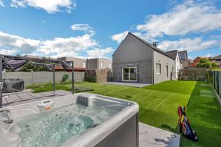 House for sale in Roosdaal