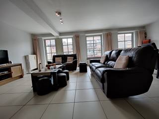 <p><span>Ruim appartement in centrum Kortenberg met 2 grote slaapkamers en zonnig terras.</span></p><p><span>Indeling: inkomhal met toilet en vestiaire, living met aansluitende eetkamer, 2 slaapkamers (+/- 25 m² en 17 m²), badkamer met bad, douche, toilet &amp; lavabo, keuken uitgerust met vaatwasser, frigo, dubbele spoelbak, oven &amp; kookplaat. In de keuken is er plaats voorzien voor een extra ontbijthoek. Naast de keuken bevindt zich de berging met de nodige aansluitingen voor wasmachine en droogkast en eventueel een diepvriezer.</span></p><p><span>Via de keuken betreed je het zonnige terras van +/- 30 m².</span></p><p><span> </span></p><p><span>Extra:</span></p><p><span>Kelder en ondergrondse parkeerplaats inbegrepen in de huurprijs</span></p><p><span>Op enkele stappen van het openbaar vervoer</span></p><p><span>Geen lift aanwezig</span></p><p><span>1ste verdieping</span></p><p><span> </span></p><p><span>Interesse in een bezoek? Bezorg ons eerst de ingevulde infofiche. die je terugvindt onder documenten.</span></p><p><span>Meer aanbod via <span>www.ap-p.be</span></span></p>