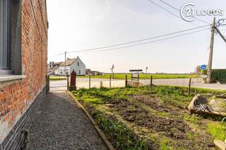 Bent u op zoek naar een eigendom met uitzonderlijk veel potentieel om volledig naar eigen smaak te realiseren? Dan is deze woning aan...