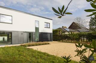 Meer info via info@homixx.be of via 016199340.Deze prachtige villa is centraal gelegen op een steenworp van het Imelda ziekenhuis. In 2024-2025 is...