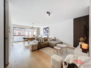 Dit ruim appartement (93 m²) met twee kelderbergingen (25 m²) is gelegen in een kleinschalige residentie te Assebroek, op een boogscheut van...