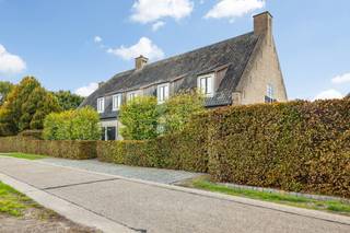 Landelijk en rustig gelegen : uitzonderlijk ruime villa met groot bijgebouw met verschillende mogelijkheden voor wonen & werken / hobbyruimte...