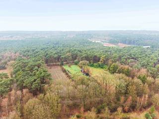 Dit aangename natuurperceel is gelegen in een groene en open omgeving waar rust, privacy en natuurbeleving centraal staan. Dankzij de...