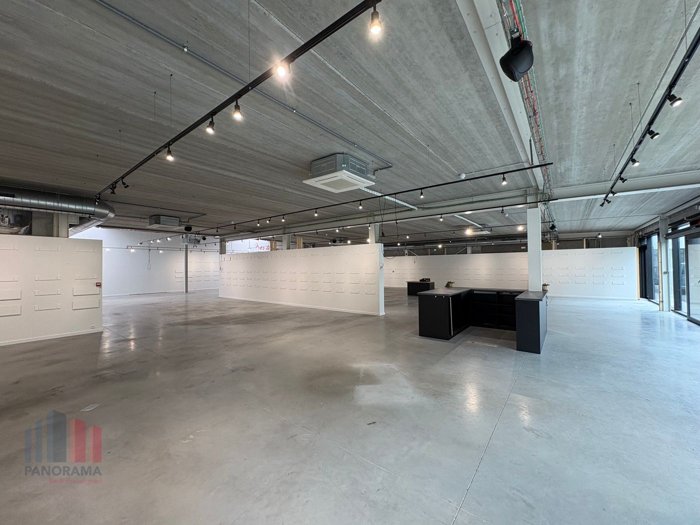 768 m² d'espace commercial dans un emplacement de premier choix près de la R4 - photo 1